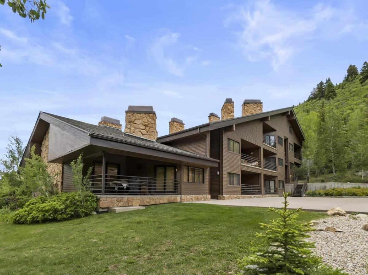Villa Gorgeous 1Br Steps From Lifts With Private Hot Tub Park Stadt Exterior foto