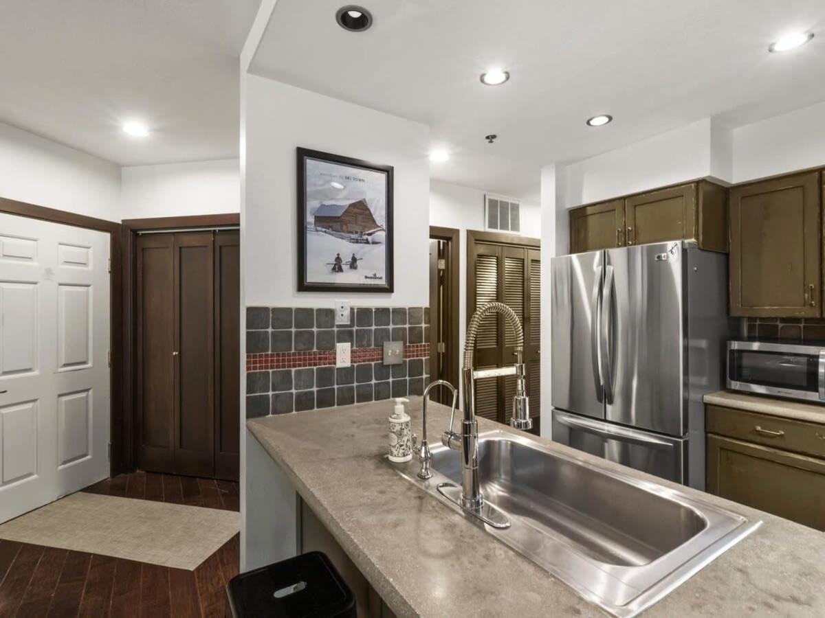 Villa Gorgeous 1Br Steps From Lifts With Private Hot Tub Park Stadt Exterior foto