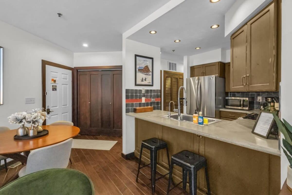 Villa Gorgeous 1Br Steps From Lifts With Private Hot Tub Park Stadt Exterior foto